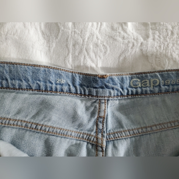GAP Shorts - Picture 3 of 3